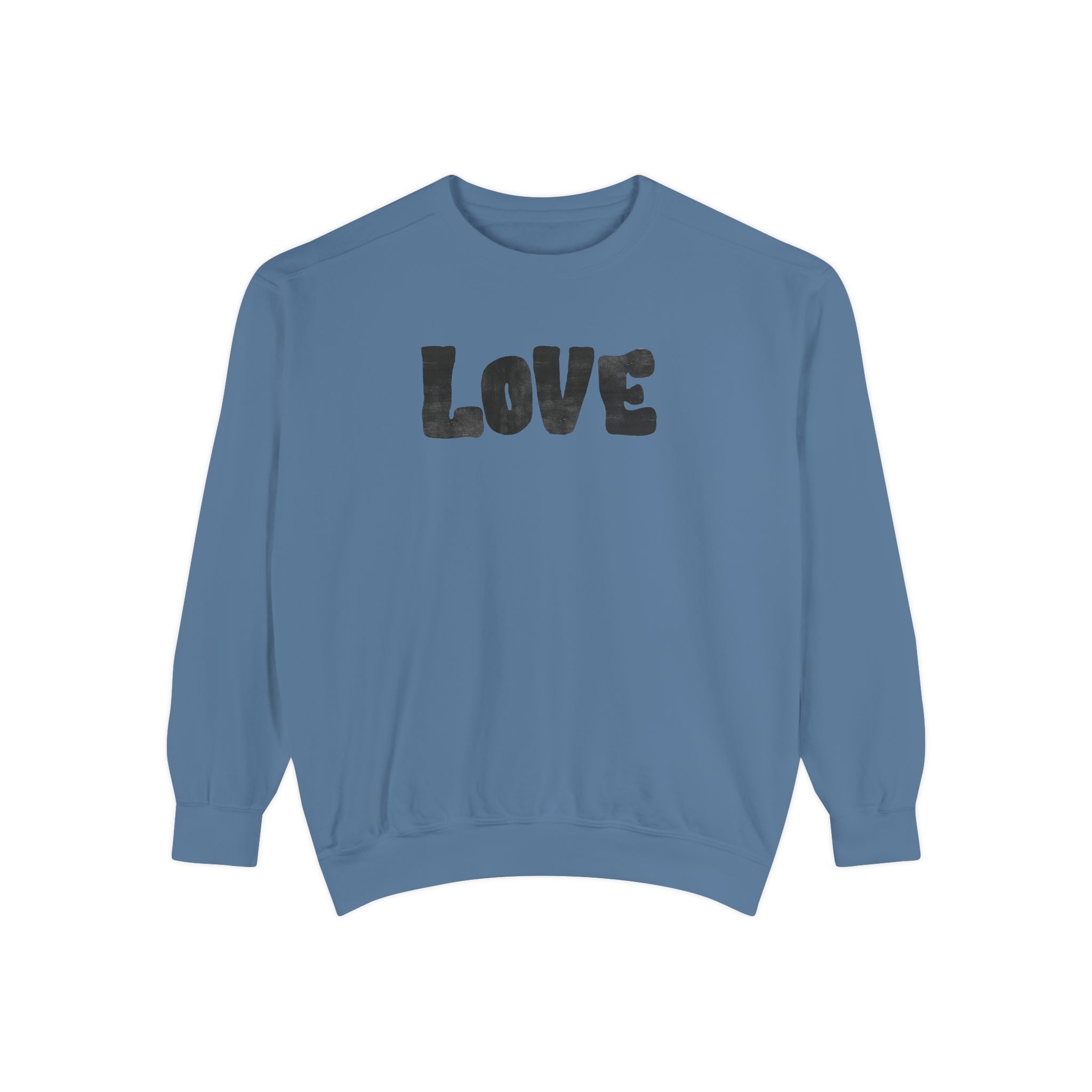 Love Graphic Sweatshirt — Sweatshirt with love and a Heart on the Back